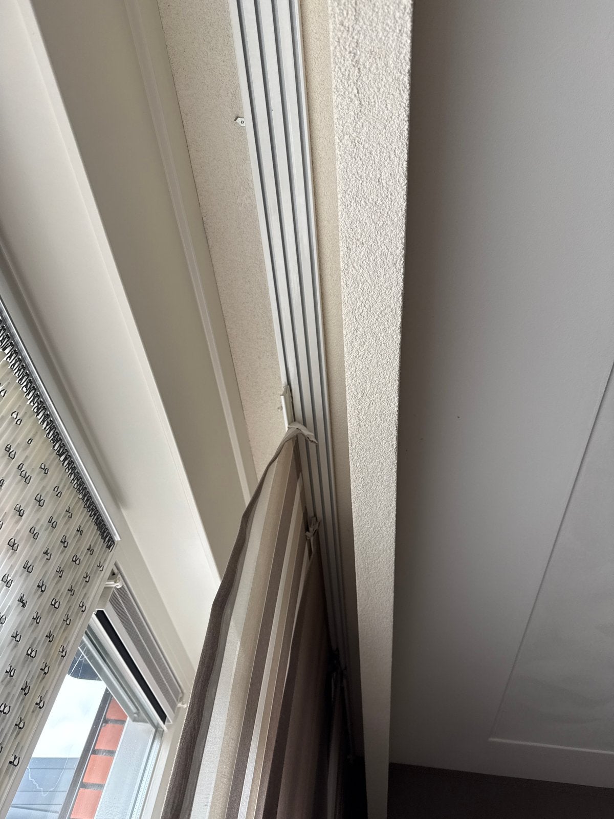 Lichtdoorlatende en verduisterende gordijnen, Gebruikt, Beige, Ophalen of Verzenden, Lichtdoorlatend