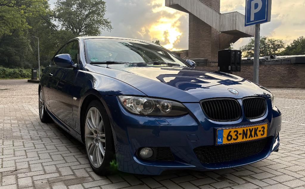 BMW 320 I Coupe 2009 E92 Blauw M pakket dakraam, 1995 cc, Zwart, 4 cilinders, Alcantara