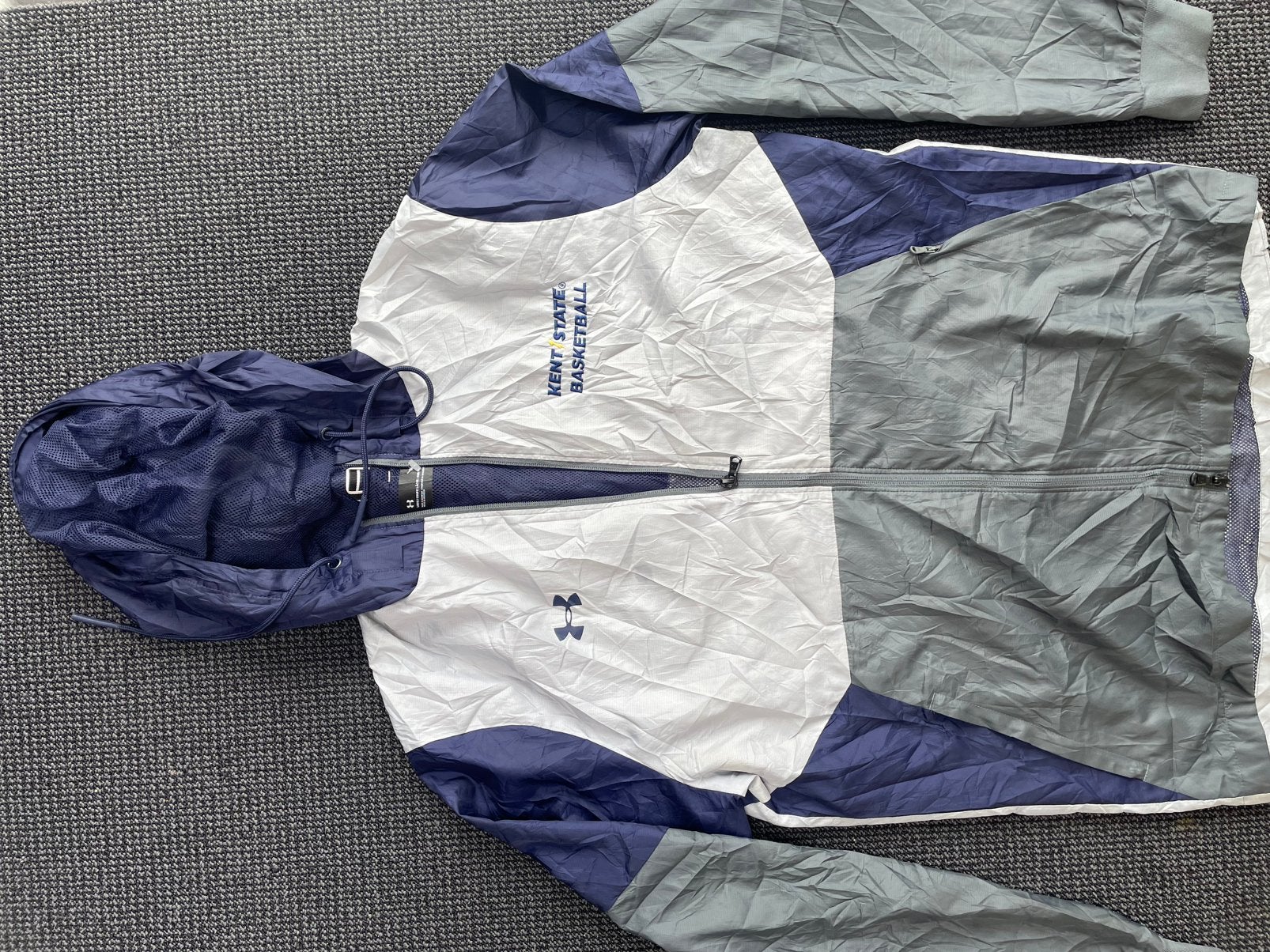 Under Armour Kent State Basketball Windbreaker Maat M, Nieuw, Ophalen of Verzenden, Algemeen, Maat 48/50 (M)