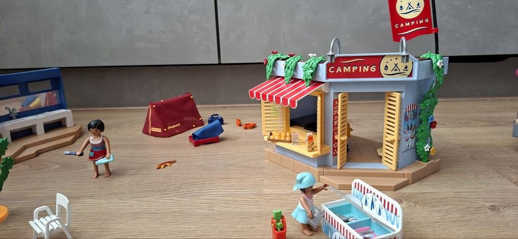 Playmobil complete camping plus caravan met auto, Kinderen en Baby's, Speelgoed | Playmobil, Ophalen, Zo goed als nieuw, Complete set