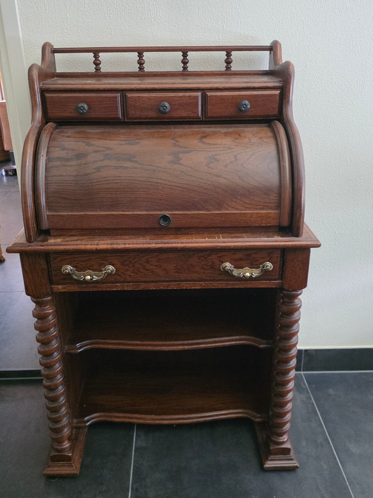 Antie secretaire, Ophalen