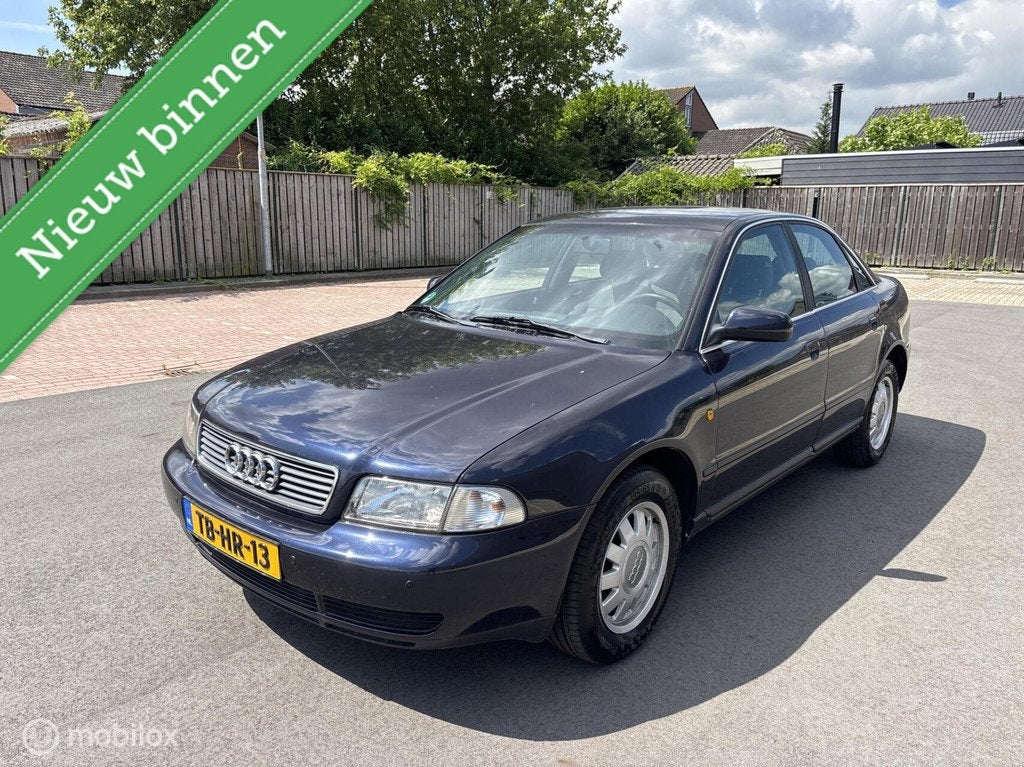 Audi A4 Limousine 1.6 Advance Automaat Nieuwe apk, Auto's, Audi, 101 pk, Gebruikt, 4 cilinders, Blauw