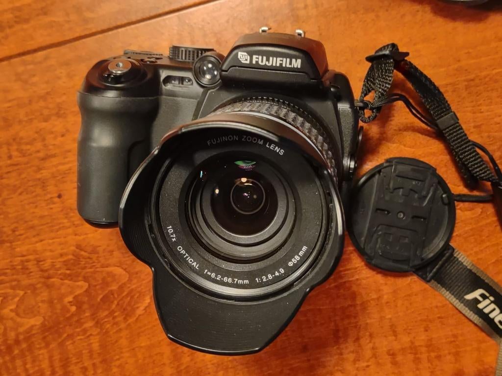 Fuji Finepix S9500, als nieuw met Löwepro tas, Audio, Tv en Foto, Fotocamera's Digitaal, 9 Megapixel, Spiegelreflex, Ophalen of Verzenden