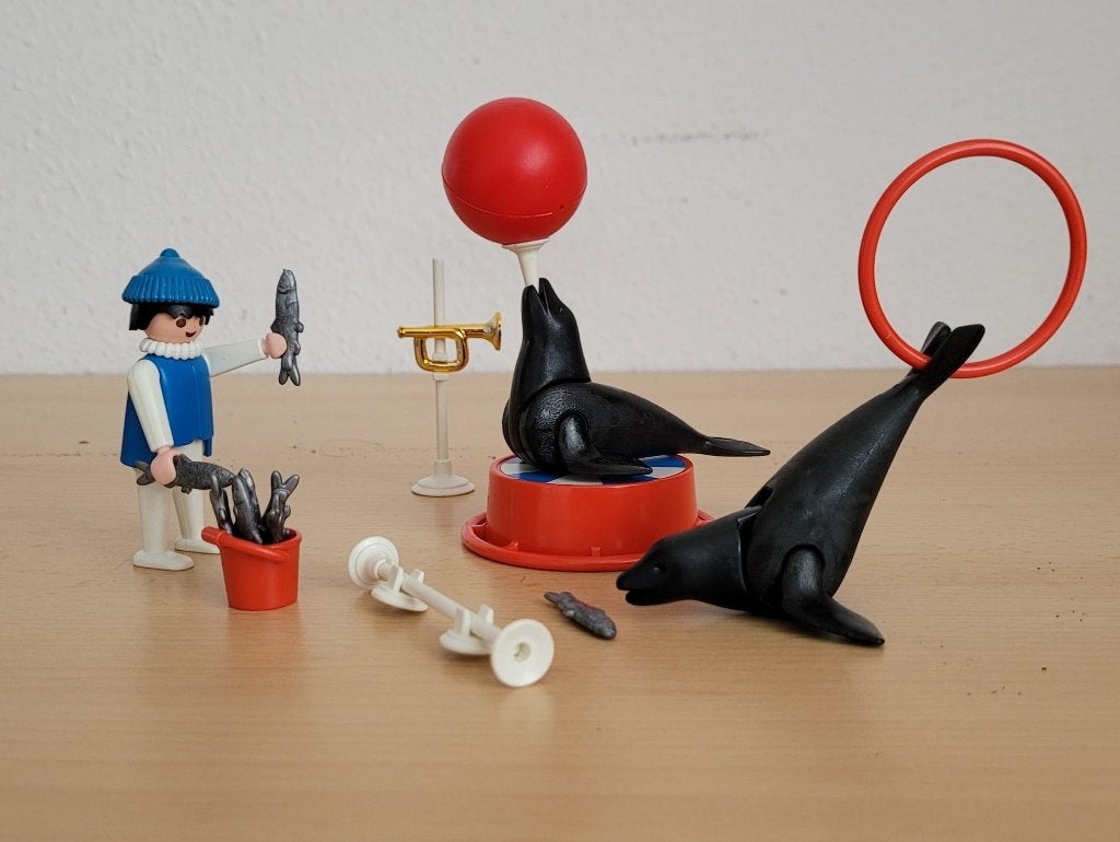 ZEELEEUWEN met TRAINER nieuwstaat vintage, Complete set, Ophalen of Verzenden, Zo goed als nieuw, Figuren