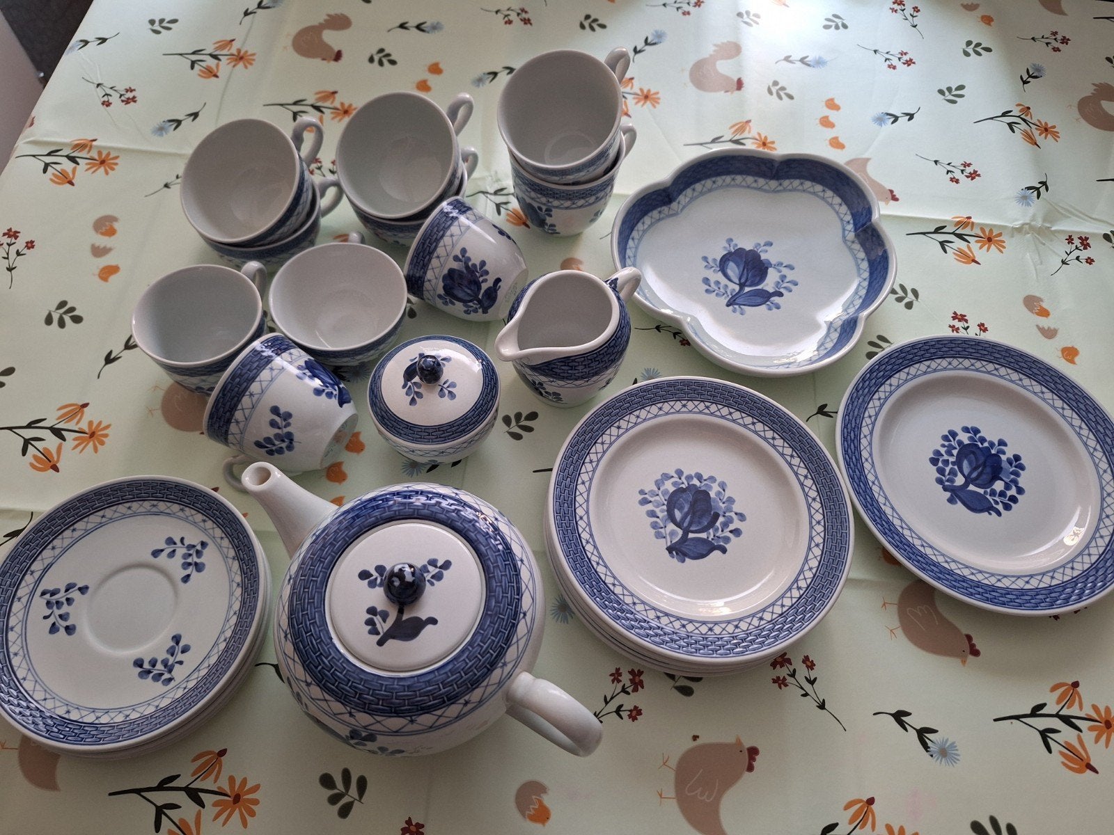 Royal Copenhagen Blå Blomst – Complete faience theeset, Ophalen