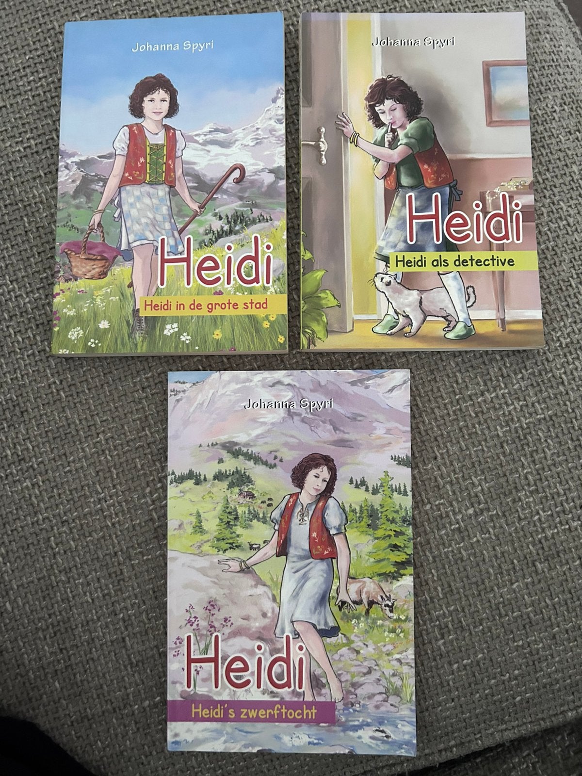Heidi boeken: 'Heidi als detective' en 'Heidi's zwerftocht', Ophalen of Verzenden, Zo goed als nieuw, Fictie algemeen