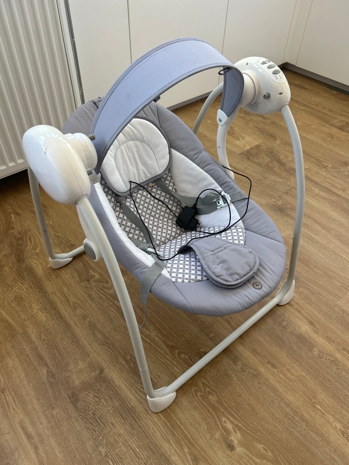 Babywieg met motor - zachtjes wiegen, Ophalen, Gebruikt, Wieg