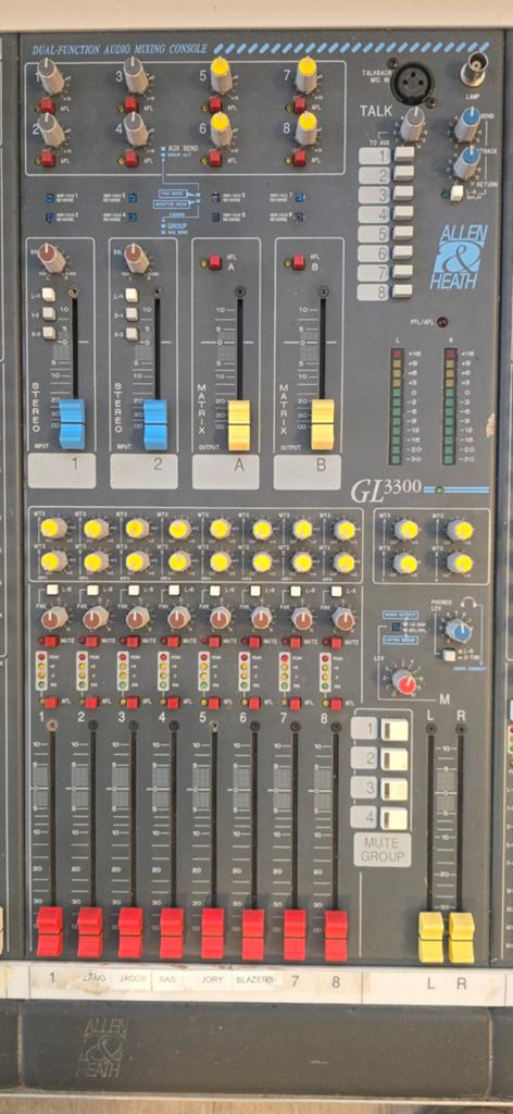 Allen & Heath GL3300 Mengpaneel - 32 Kanalen, Muziek en Instrumenten, Mengpanelen, Ophalen, Gebruikt, 20 kanalen of meer, Microfooningang