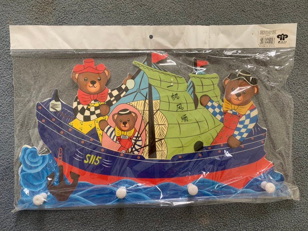 Kinderkapstok 4 haken beer in boot NIEUW, Overige merken, Nieuw, Ophalen of Verzenden, Ophangbaar
