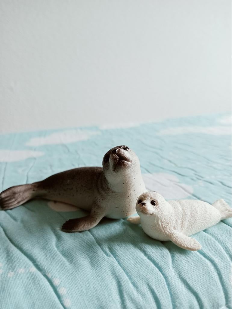 Schleich Zeehond 14702 en Huiler 14703 - Zeer Goede Staat, Ophalen of Verzenden, Zo goed als nieuw, Wild dier, Beeldje of Figuurtje