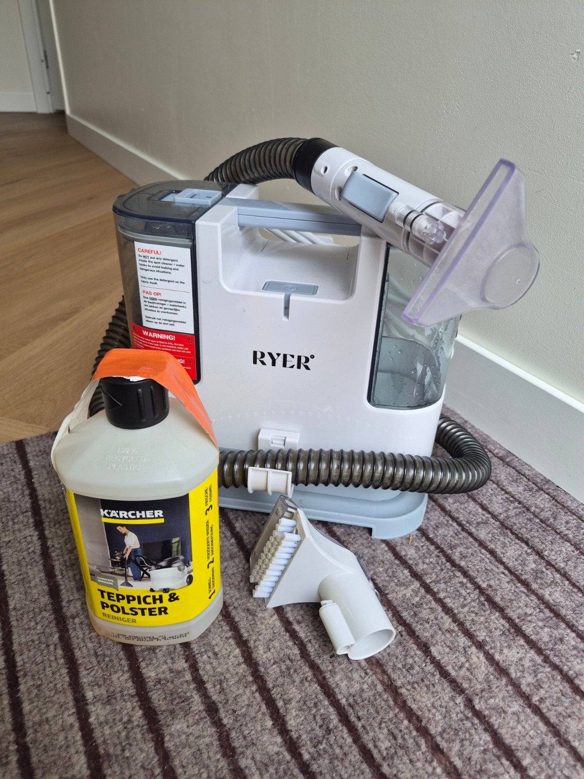 RYER Vlekkenreiniger / Tapijtreiniger met schoonmaakmiddel, Doe-het-zelf en Verbouw, Reinigingsmachines, Ophalen of Verzenden