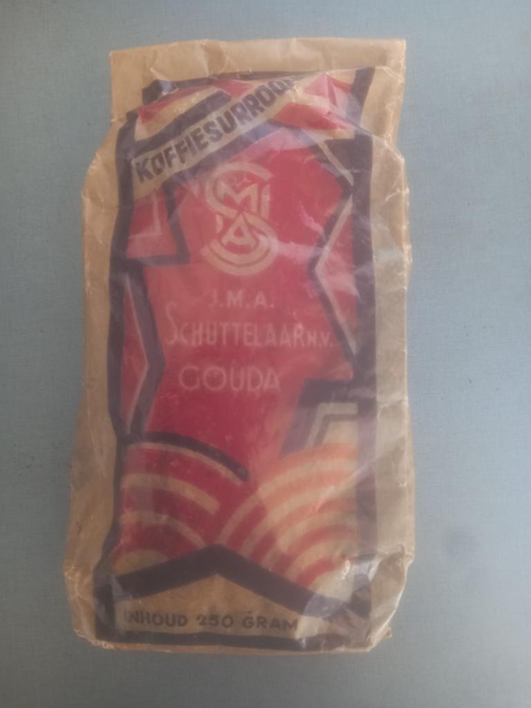 Surrogaat koffie  schuttelaar nv  vol opnieuw geplaatst, Verzamelen, Militaria | Tweede Wereldoorlog, Ophalen of Verzenden, Overige soorten