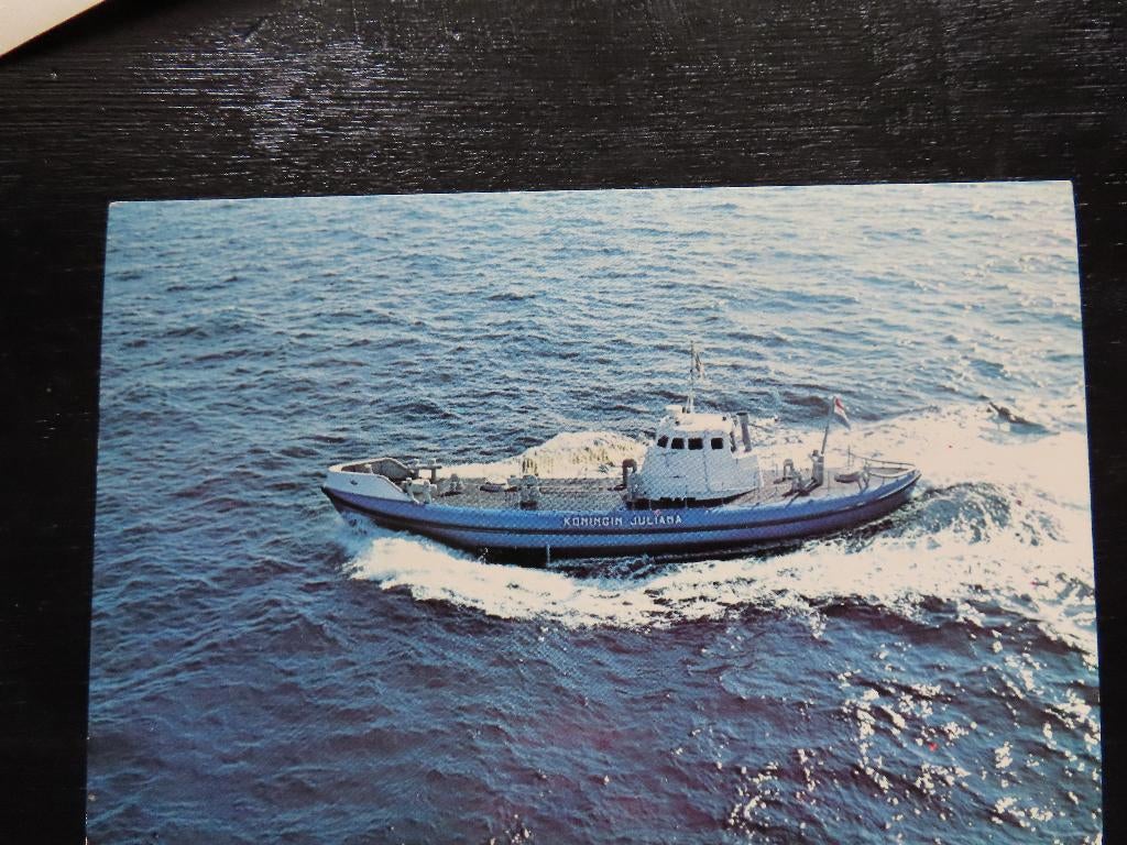 ansichtkaart reddingboot "Koningin Juliana" KNRM, Ophalen of Verzenden, Zo goed als nieuw, Motorboot, Kaart, Foto of Prent