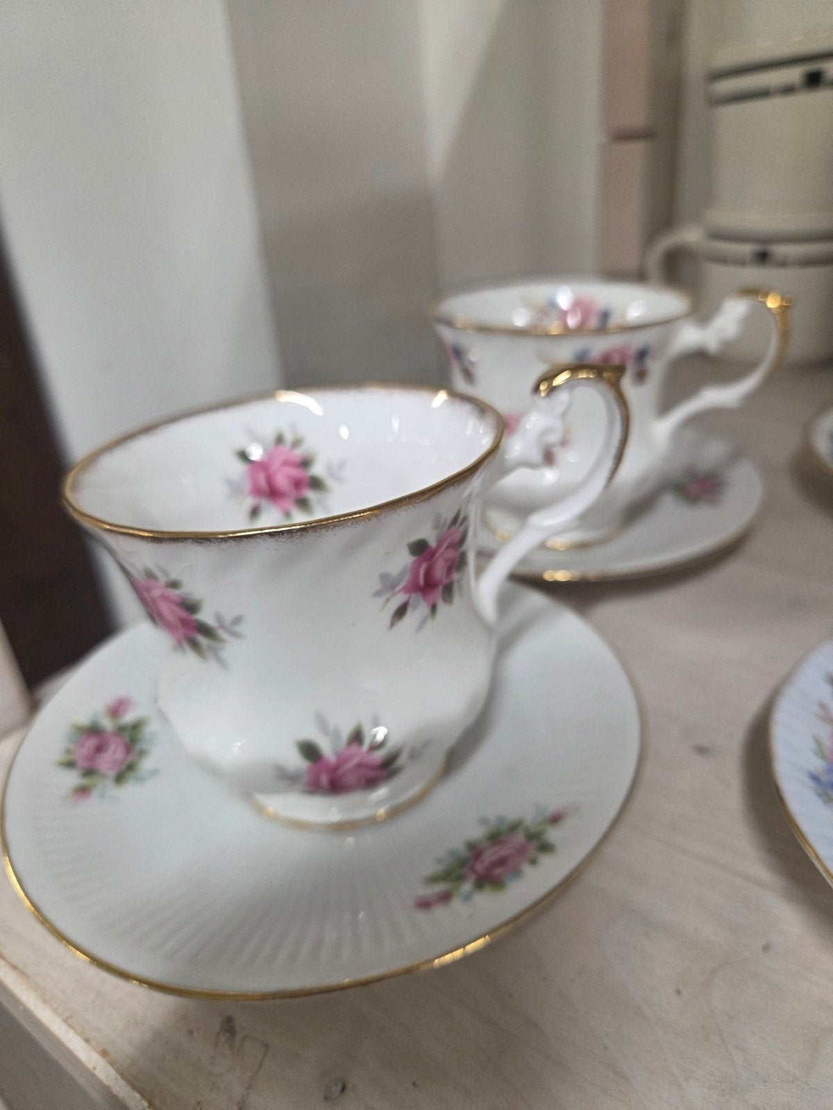 2x Queen's Rosina China theekopjes met rozenmotief, Ophalen