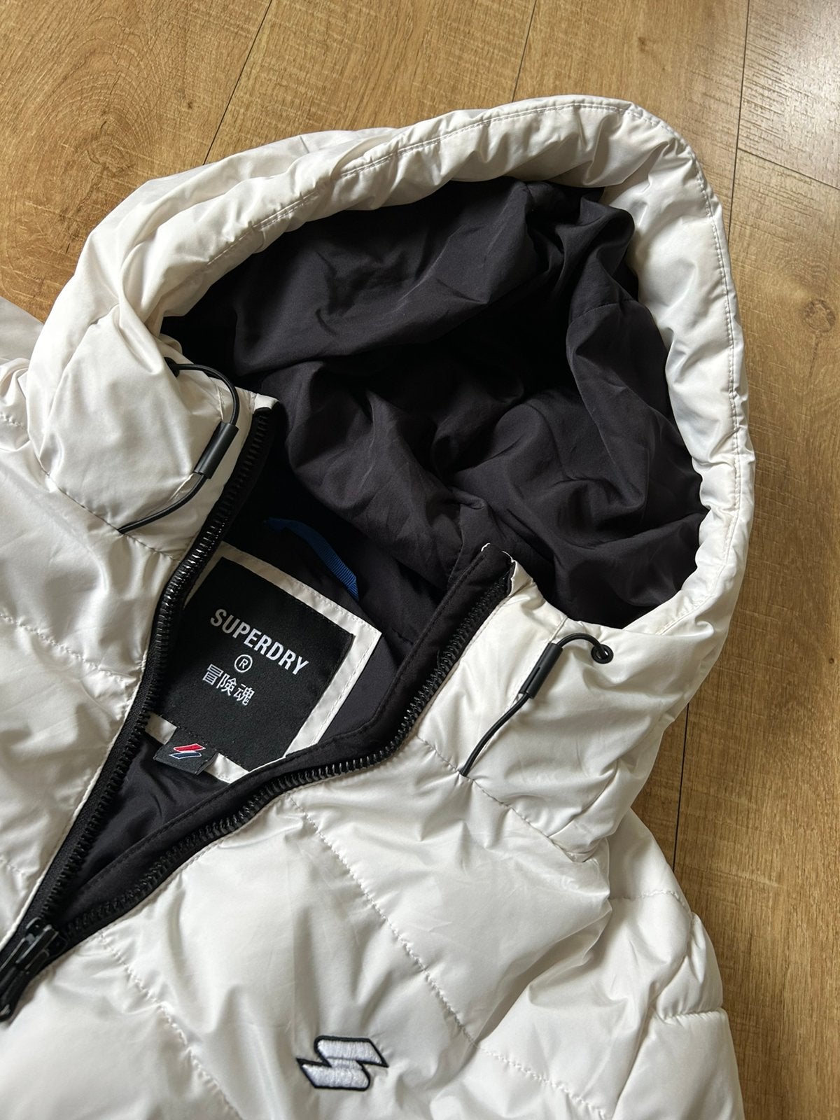 Witte Superdry meisje gewatteerde puffer jas 170 176 s M, Ophalen of Verzenden, Gebruikt, Meisje, Jas