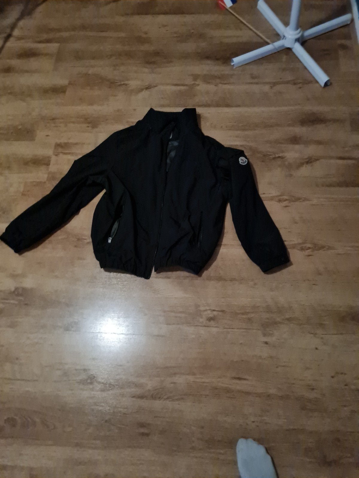Moncler jas maat M, perfect voor de zomer, Ophalen of Verzenden, Zo goed als nieuw, Zwart