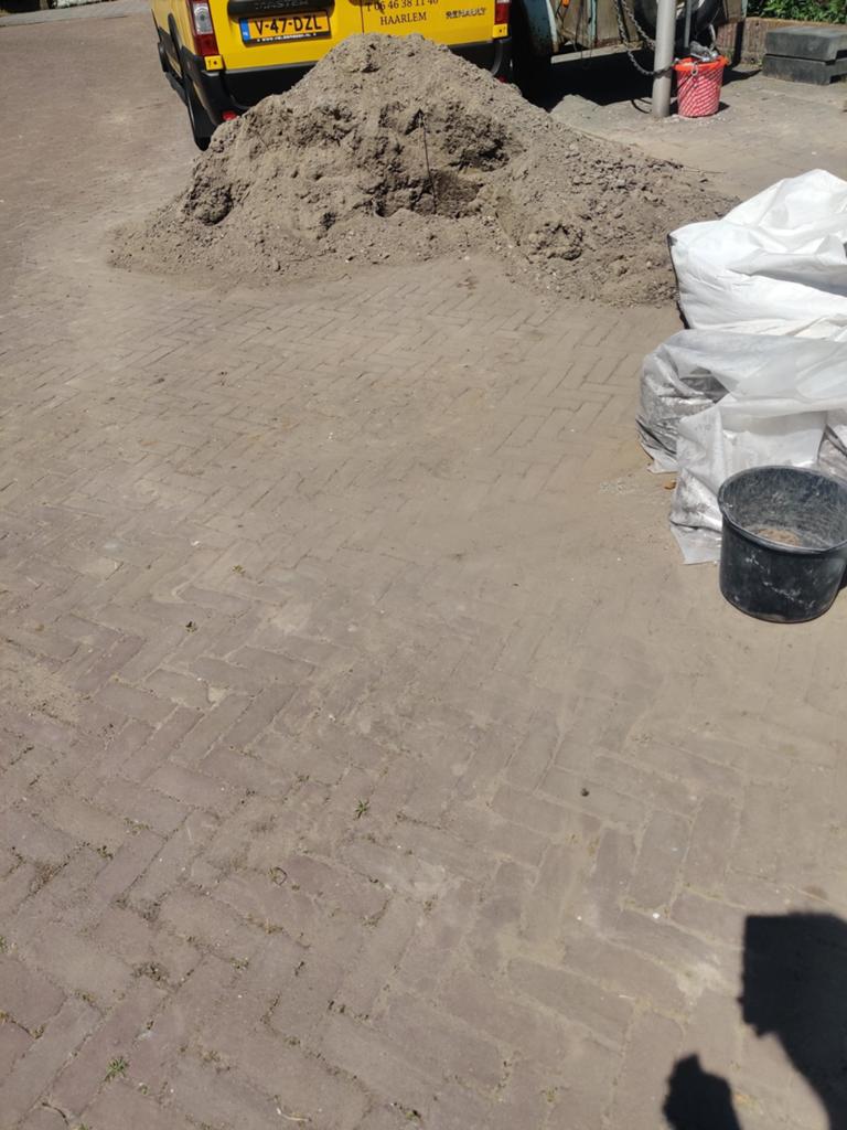 Gratis Aarde en zand deels in big bags, Ophalen of Verzenden, Gebruikt, Overige typen