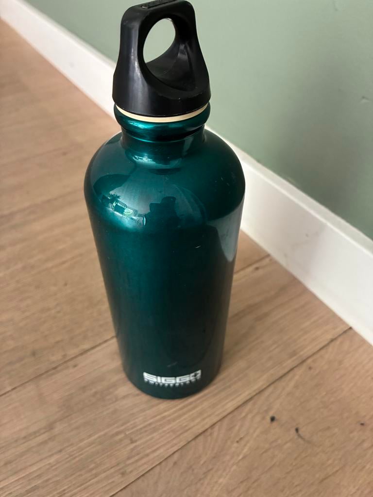 SIGG drinkfles donkergroen - Zwitserse kwaliteit, Ophalen of Verzenden, Gebruikt, Overige typen