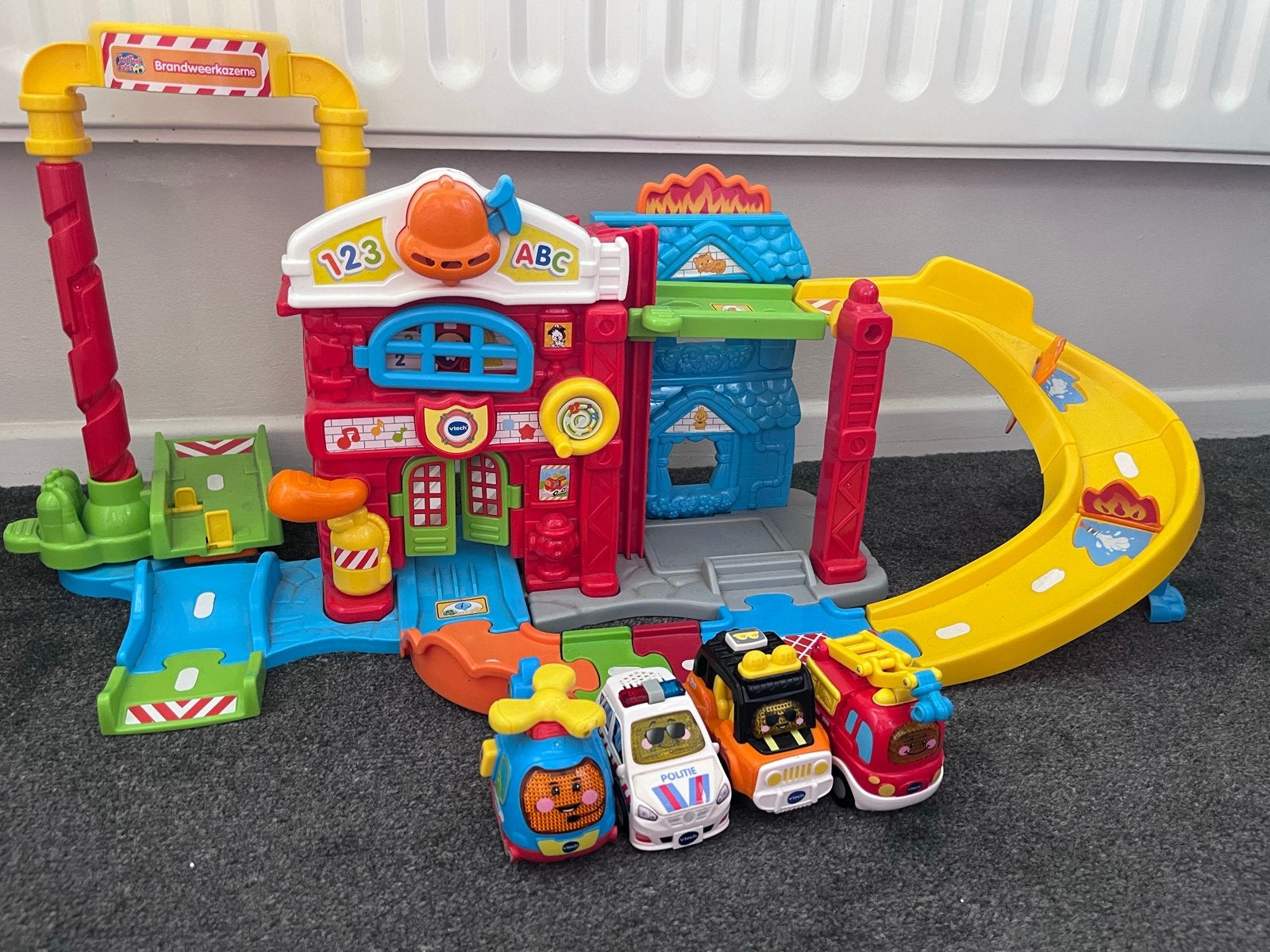 VTech Toet Toet Auto's Brandweerkazerne met 4voertuigen, Ophalen, Zo goed als nieuw, Jongen of Meisje