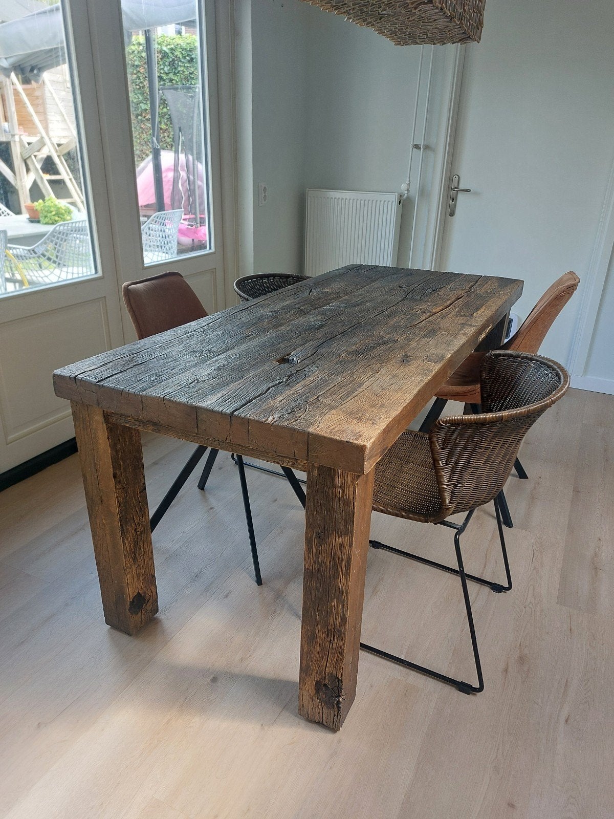 Oud Eiken Eettafel van Wagondelen - Geborsteld Hout, Ophalen, Landelijk, Industrieel, Robuust, Gebruikt, Eikenhout
