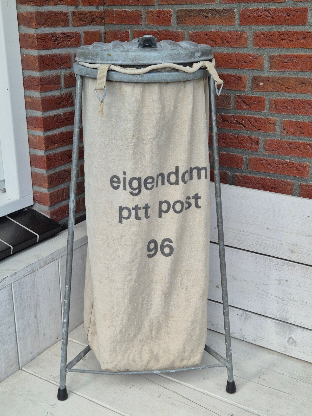 Originele PTT Postzak in Gegalvaniseerde Standaard, Ophalen