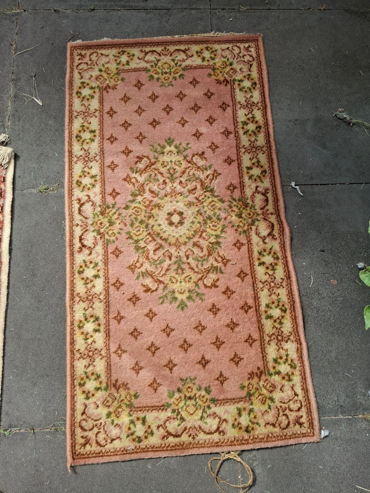 Vintage Roze Vloerkleed met Bloemmotief, Vintage, Klassiek, Bloemmotief, Minder dan 50 cm, Gebruikt, 100 tot 150 cm