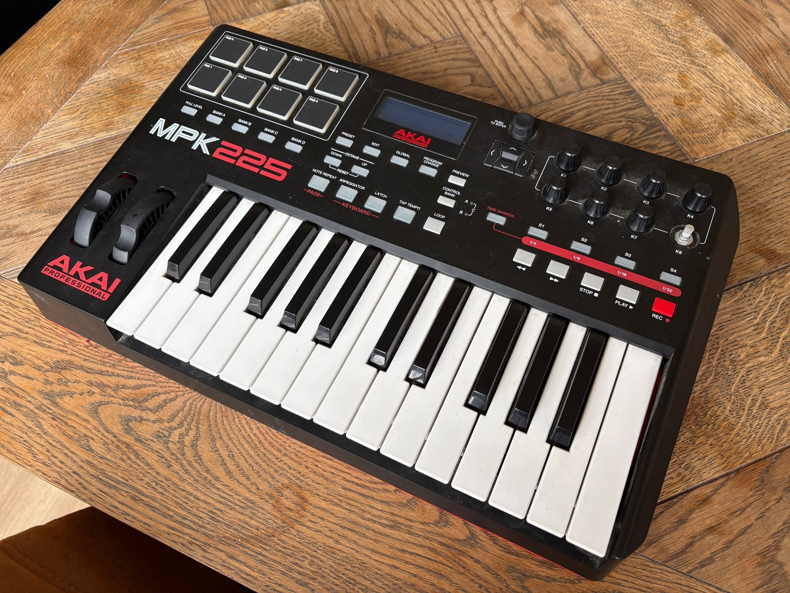 Akai MPK225, Muziek en Instrumenten, Ophalen of Verzenden, Zo goed als nieuw