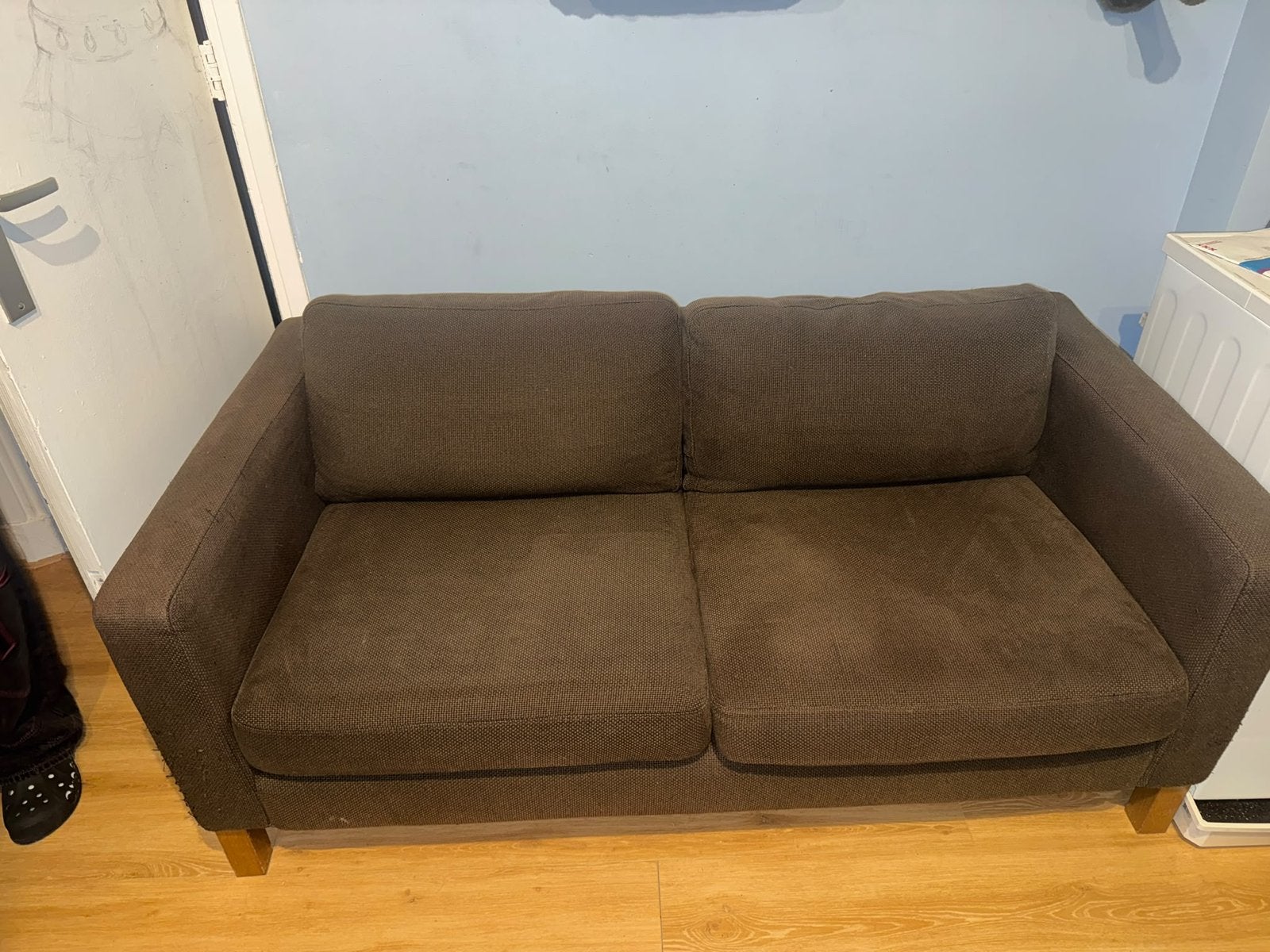 Comfortabele bruine tweezitsbank tot 18 sep, Huis en Inrichting, Ophalen, Gebruikt, 150 tot 200 cm, Tweepersoons