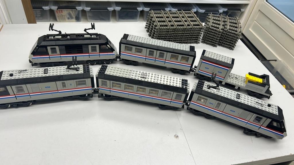 SB2776 Lego trein 9v metroliner 2x 4558, Kinderen en Baby's, Speelgoed | Duplo en Lego, Ophalen of Verzenden, Zo goed als nieuw