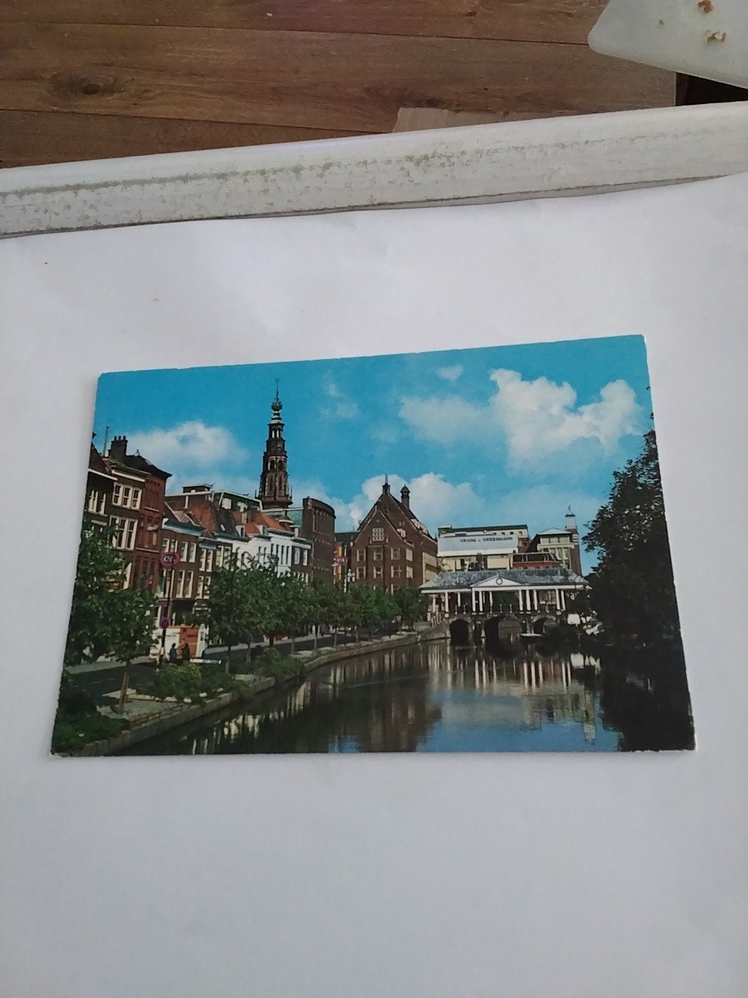 Vintage Ansichtkaart Leiden  VISMARKT  1982, Ophalen of Verzenden