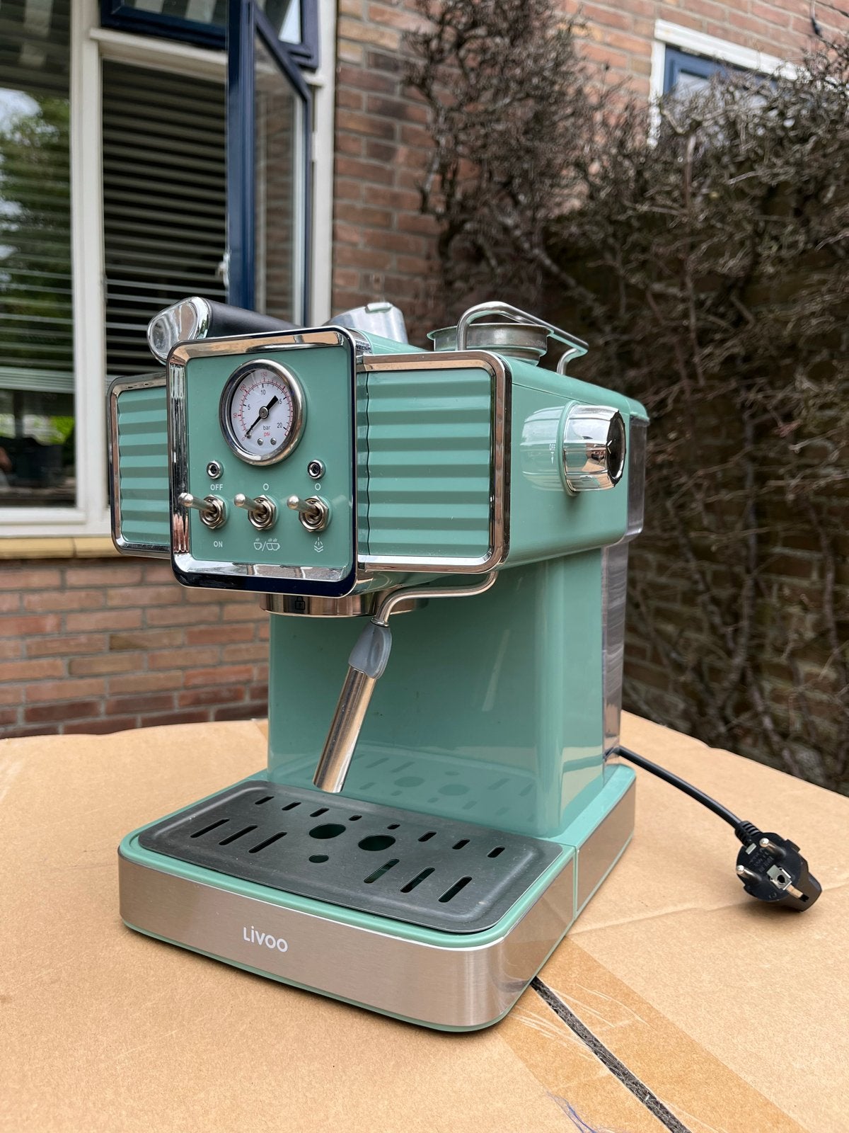 Livoo Retro Espresso Apparaat - Zo goed als nieuw, Ophalen, Afneembaar waterreservoir, Espresso apparaat, Gemalen koffie