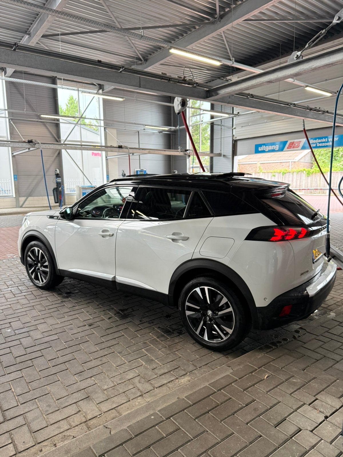Foto 5 van Peugeot 2008 GT LINE 1.2 156pk Eat8 Pano/3D/Carplay/Keyless