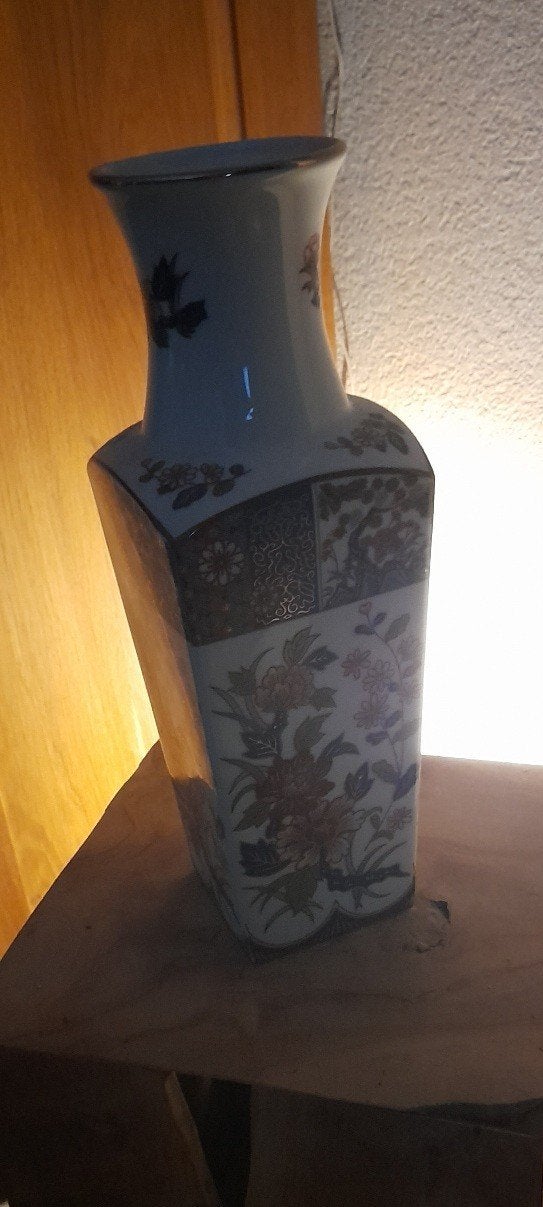 Mooie chinese vaas hoogte 22cm porcelein.      
Onbeschadigd, Ophalen