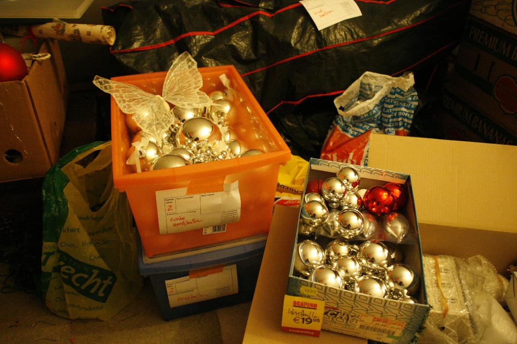 Kerst spullen, kunstboom, glazen kerstballen, huisjes, etc., Diversen, Kerst, Ophalen, Gebruikt