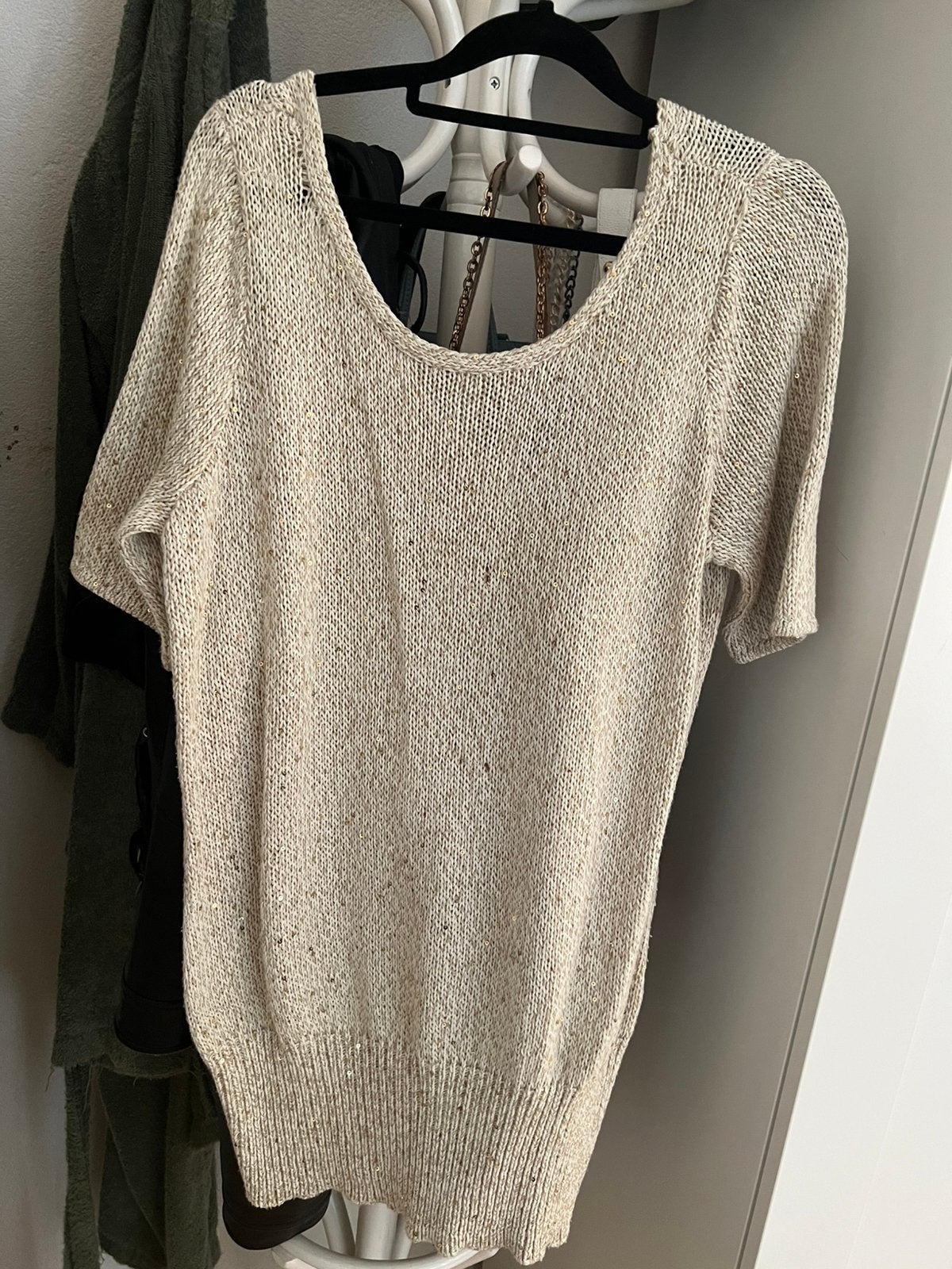 Beige top met gouden pailetten Maat 42 5,00 euro, Beige, Maat 42/44 (L), Ophalen of Verzenden, Zo goed als nieuw