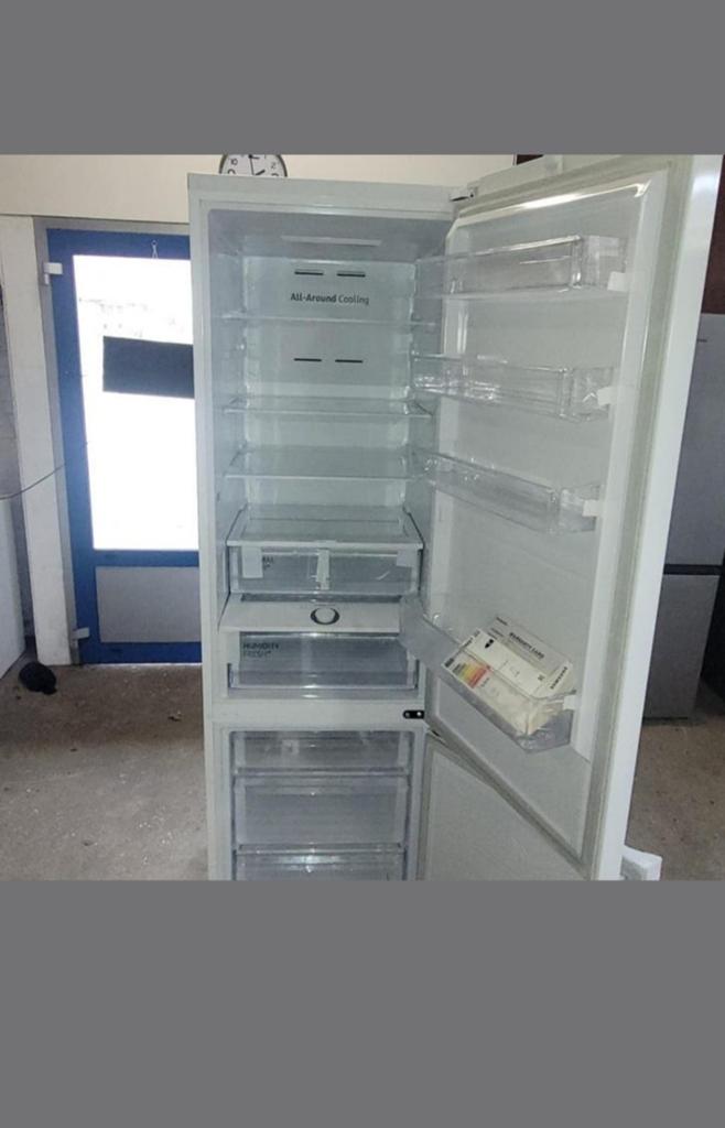 Nieuwe Samsung koelvriescombinatie  lichte transport schade, Witgoed en Apparatuur, Koelkasten en IJskasten, Samsung, 200 liter of meer