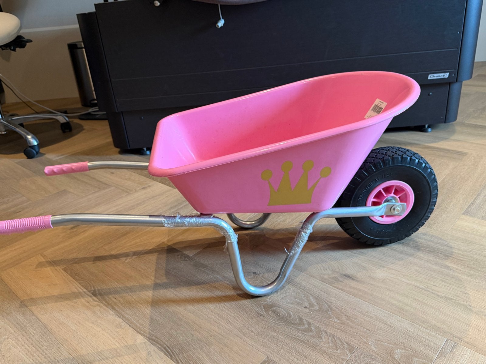 Roze Kinder Kruiwagen met Kroon - Perfect voor Kleine Tuinie, Ophalen of Verzenden, Zo goed als nieuw, Handmatig, Eenwielig