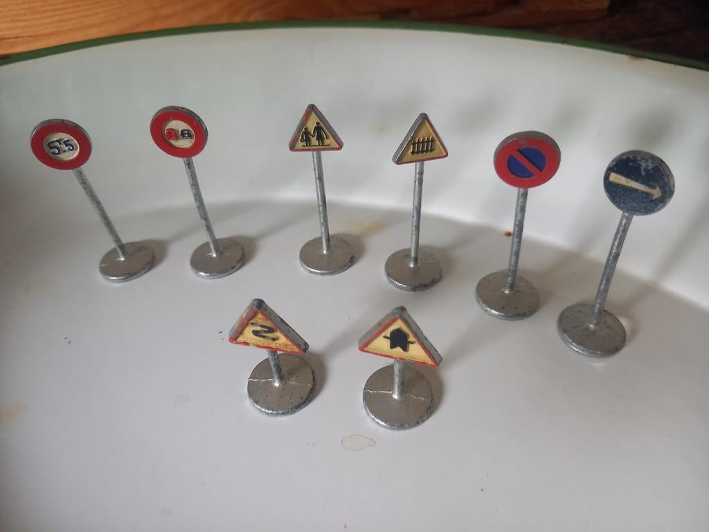 Dinky Toys Verkeersborden Jaren '70 - Vintage Speelgoed, Hobby en Vrije tijd, Ophalen of Verzenden, Gebruikt