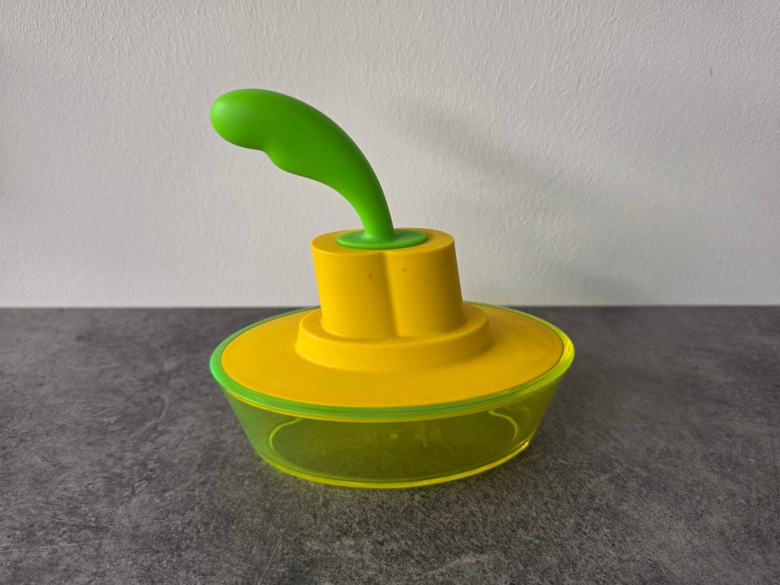 Alessi botervloot in geel en groen met mesje, Ophalen of Verzenden, Zo goed als nieuw