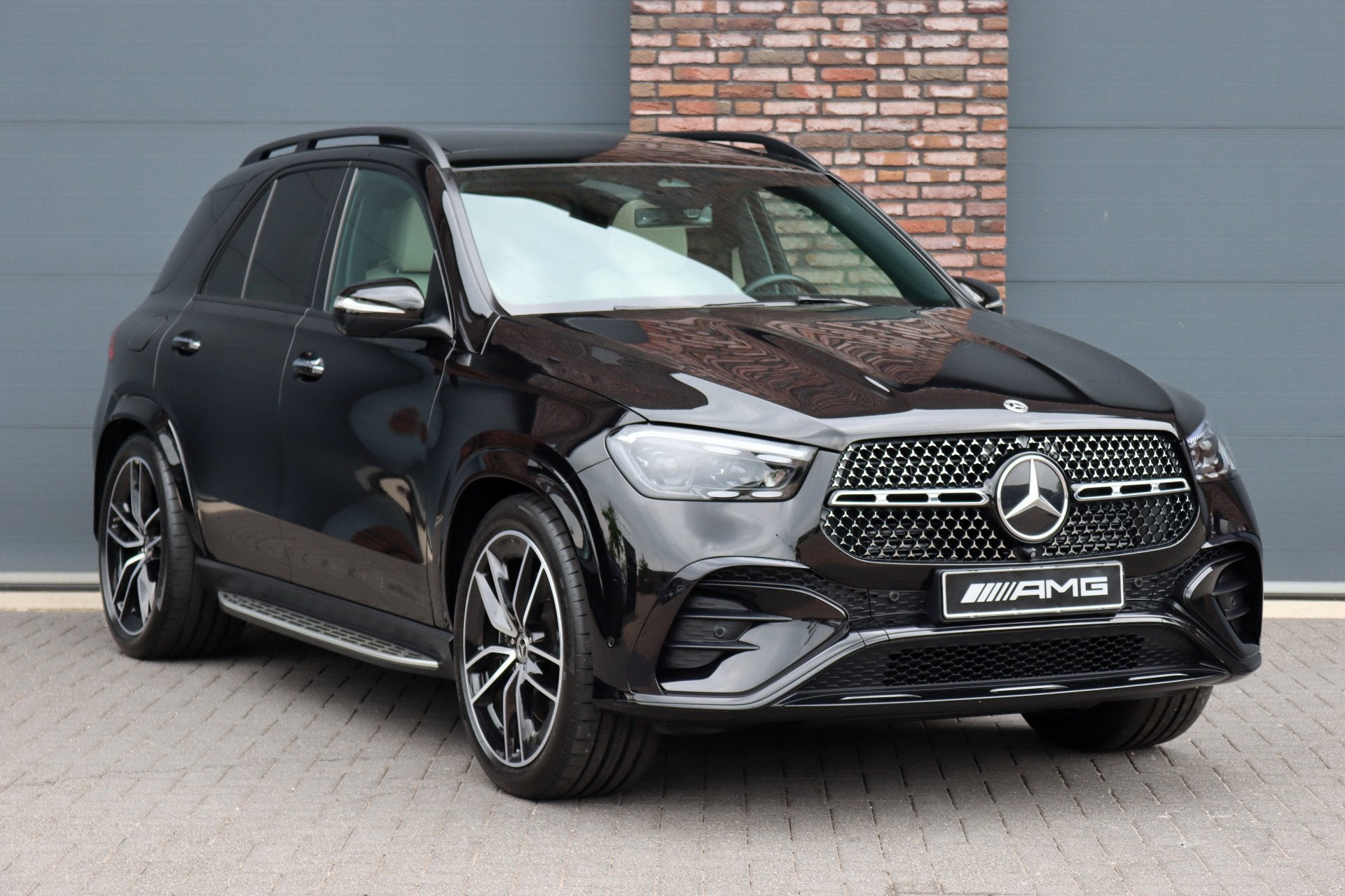 Mercedes-Benz GLE 400 e 4MATIC AMG Line | Luchtvering | Dist, Auto's, Gebruikt, 4 cilinders, Zwart, Bedrijf
