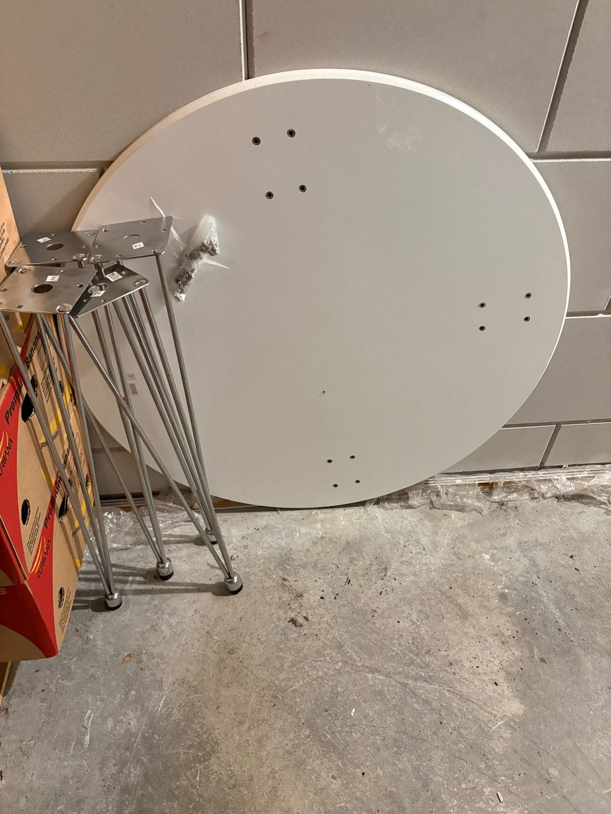 Ronde witte tafel met metalen hairpin poten, Ophalen, Gebruikt, 50 tot 100 cm, Rond