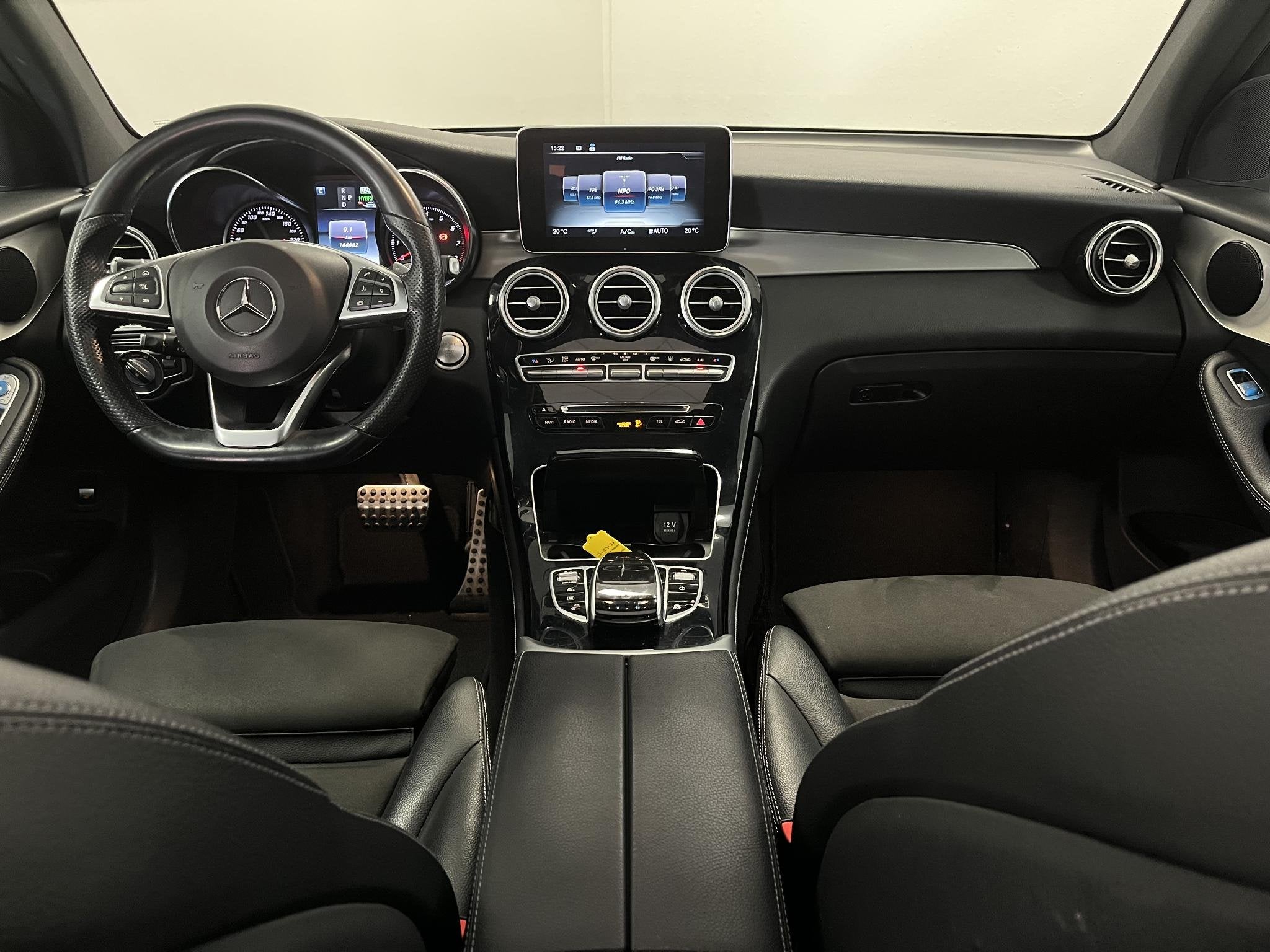 Mercedes-Benz GLC-klasse 350e 4MATIC Premium Plus AMG-Line e, Auto's, Automaat, Gebruikt, 4 cilinders, 2000 kg