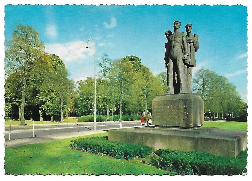 C49 gelopen ansichtkaart den bosch oorlogsmonument, Ophalen of Verzenden, 1980 tot heden, Gelopen, Noord-Brabant