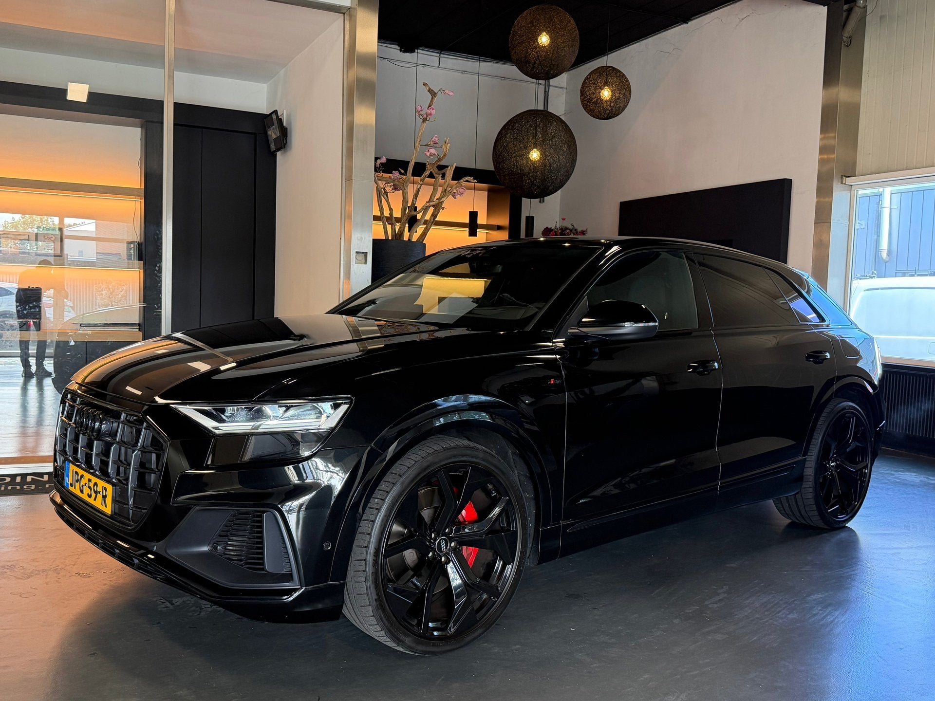 Audi Q8 55 TFSI e quattro Luchtvering B&O Headup dis., Auto's, Automaat, Dealer onderhouden, 14 kWh, Gebruikt