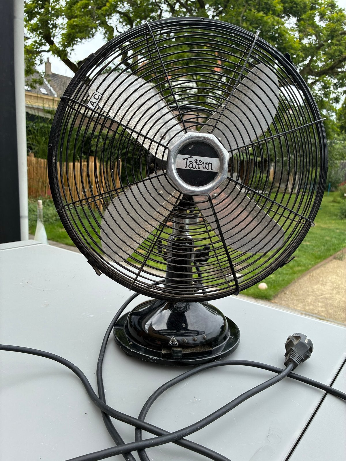 Vintage Taifun Tafelventilator - Zwart Metaal, Witgoed en Apparatuur, Ventilatoren, Verzenden, Gebruikt, Tafelventilator