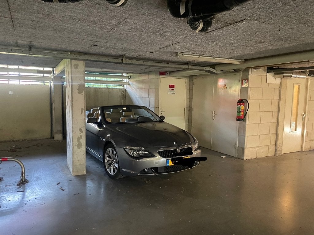 parkeerplaats in afgesloten garage in Nieuwland (Amersfoort), Huizen en Kamers, Garages en Parkeerplaatsen, Utrecht