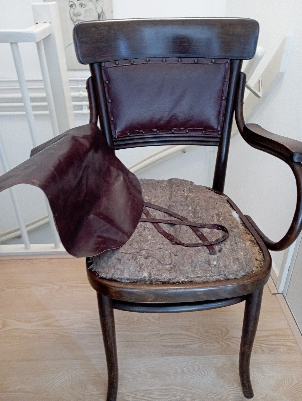 Thonet stoel, Ophalen