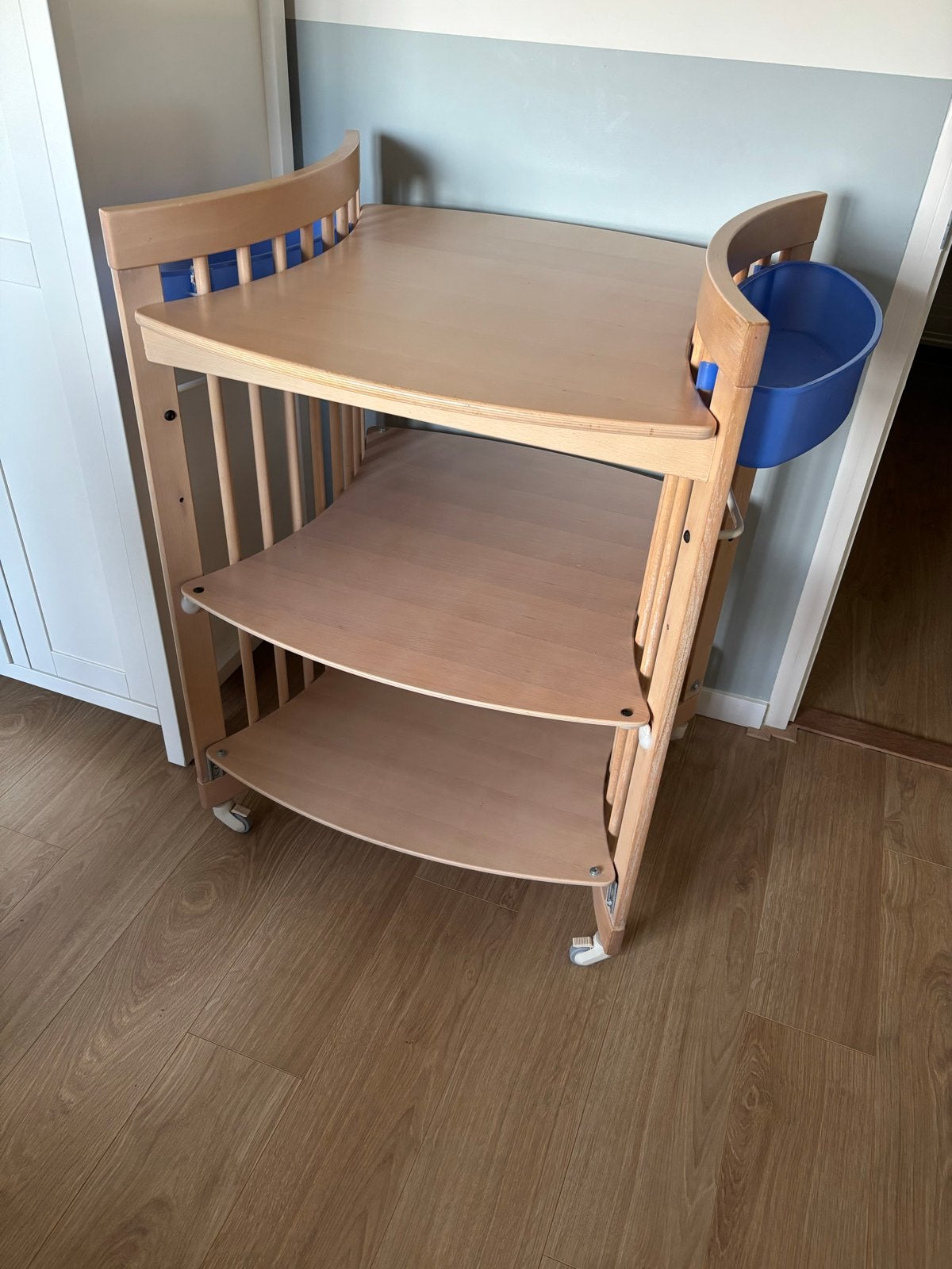 Stokke Commode met opbergruimte en wieltjes, Kinderen en Baby's, Ophalen, Gebruikt, 50 tot 70 cm, 75 tot 100 cm