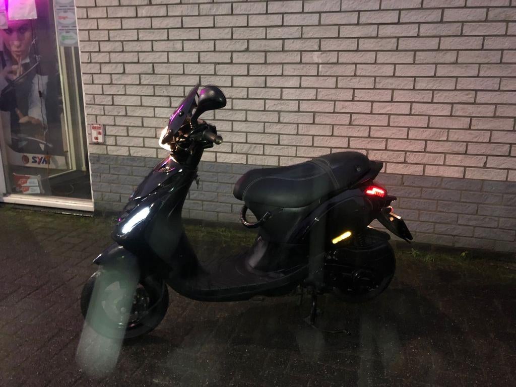 HELE VETTE:PIAGGIO ZIP SP 45 4-T BLACK ZWART  BJ2019 6000K, Fietsen en Brommers, Scooters | Piaggio, PIAGGIO, Onbekend, Onbekend