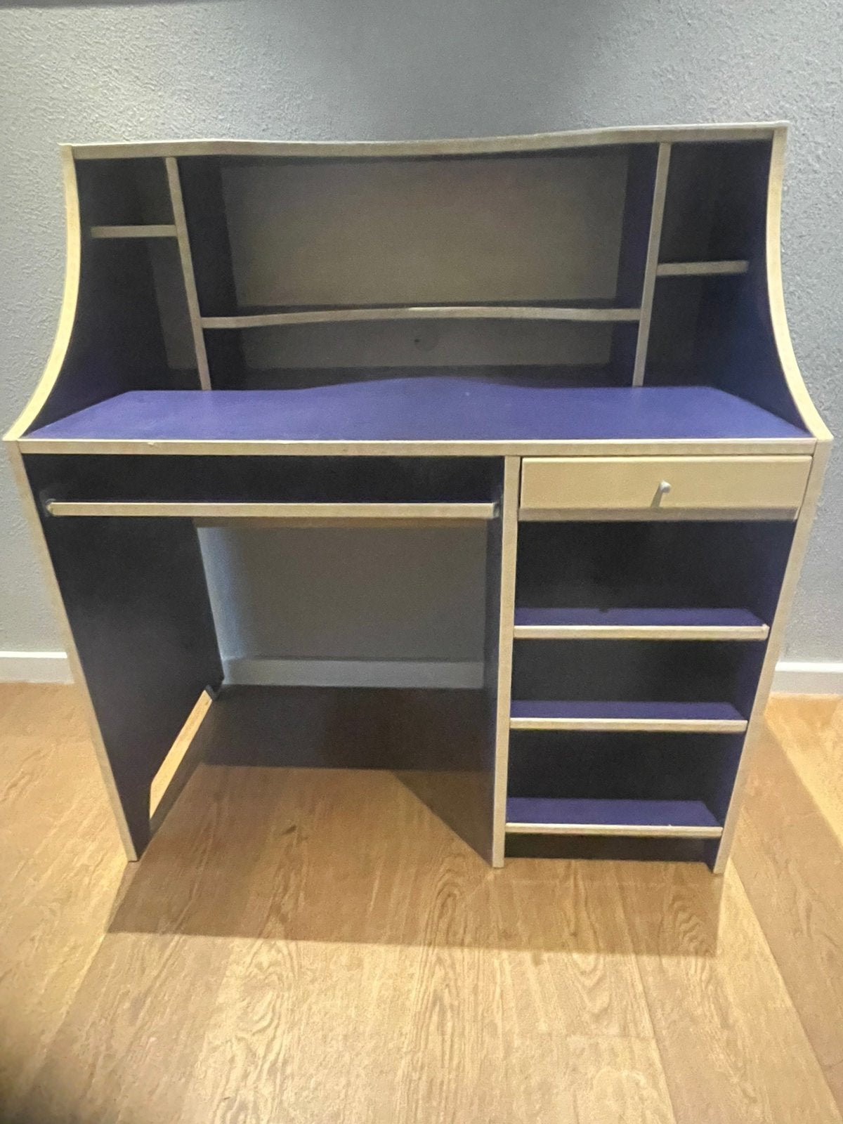 Bureau Ikea, chique uitgevoerd, Ophalen, Gebruikt